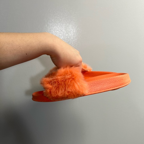 Urban Outfitters Orange Fuzzy Faux Fur Slides - Size 8 - No box - Picture 4 of 6